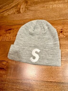 ‘23 S logo supreme beanie